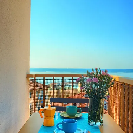 Vicino Al Centro E Al Mare Con Balcone, Wifi E Ac 아파트